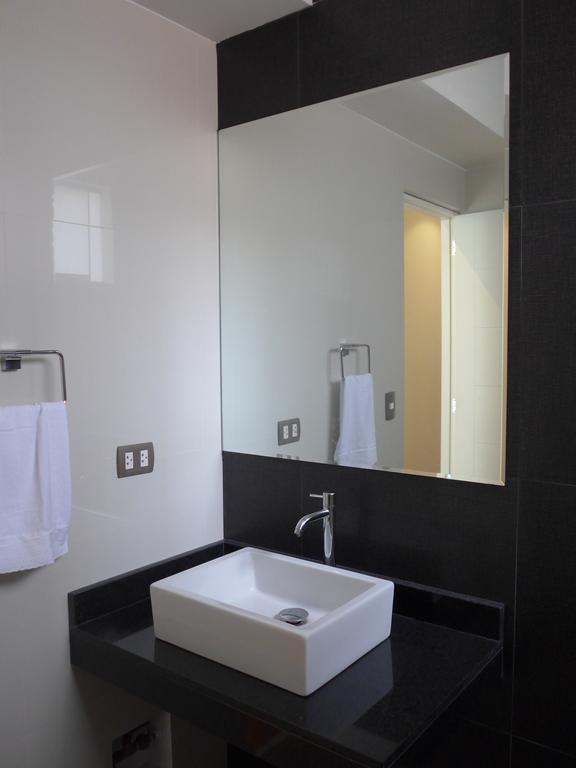 Spacious Apartment In Miraflores Ліма Номер фото